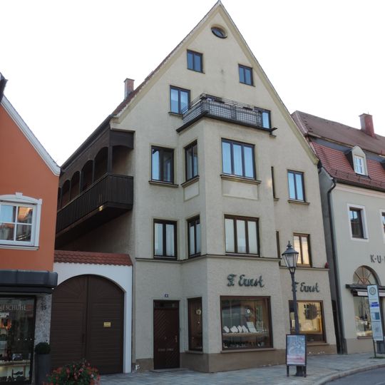 Wohn- und Geschäftshaus