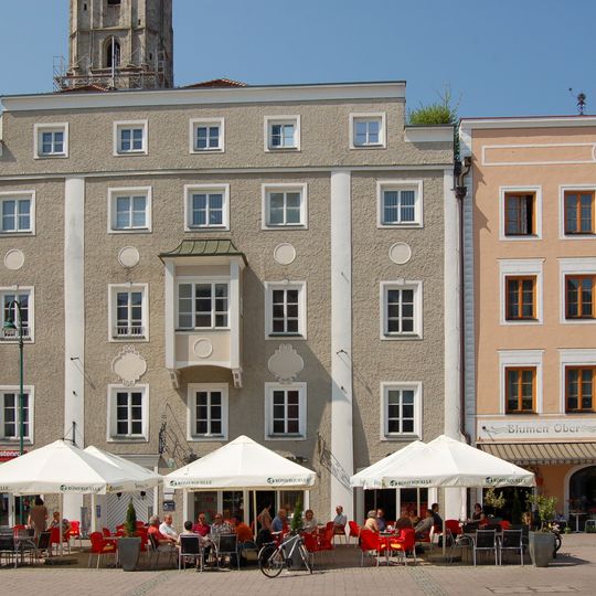 Stadtplatz 22