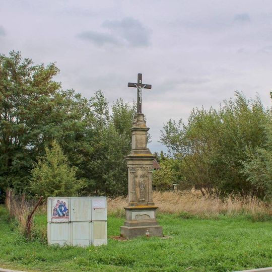 Kříž v Hlušovicích na ulici Akátová