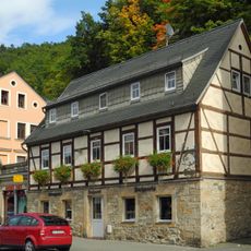 Wohnhaus und Nebengebäude Roßmäßlerstraße 10