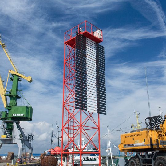 Roomassaare front light beacon