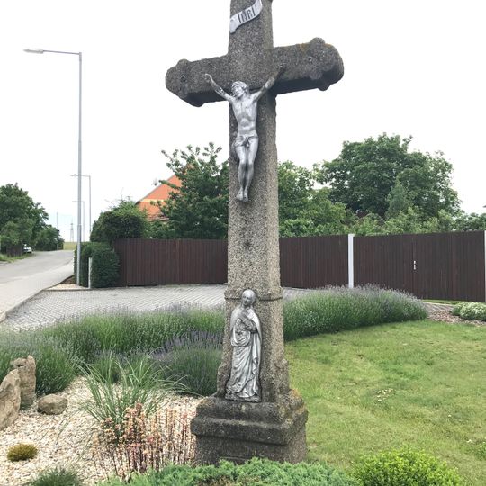 Kříž u domu čp. 64 ve Studenci