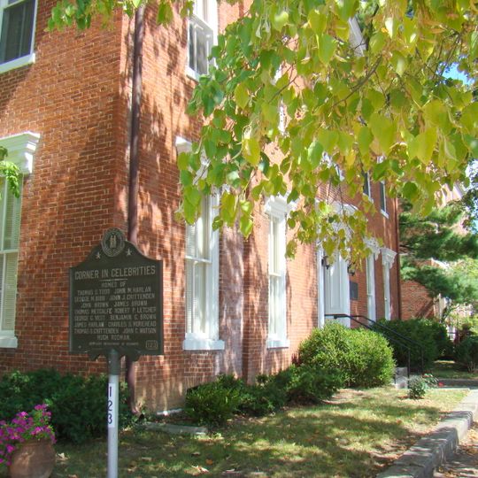 Corner in Celebrities Historic District