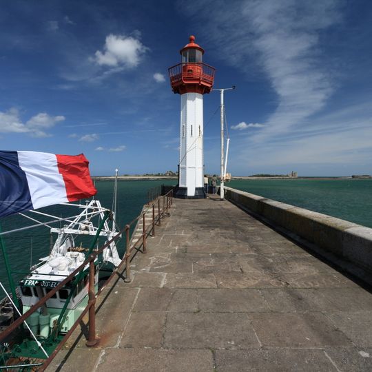 Phare de Saint-Vaast-la-Hougue