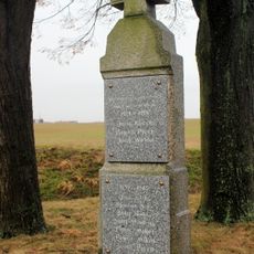 Gedenkstein für die Opfer im Ersten und Zweiten Weltkrieg (Straße nach Jiedlitz)