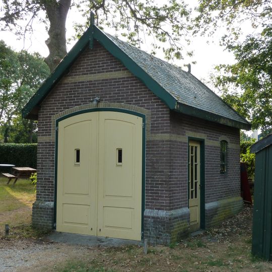 Sint-Vituskerk, koetshuis
