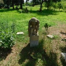 Putto v zahradě tvrze v Tuchorazi