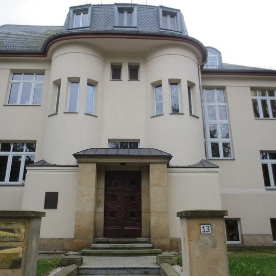 Villa mit Garten und Einfriedung Weststraße 13