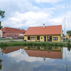 Rybník Kyselov, návesní rybník, sedm studní