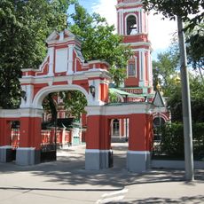 Ограда с северными воротами (Тверской)