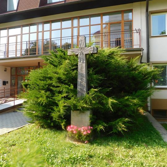 Kříž v Malinovského ulici ve Slavkově u Brna