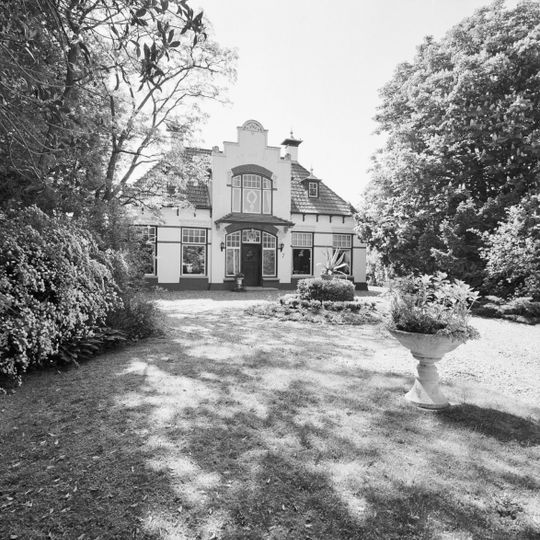 Hervormde kerk, voorm. pastorie