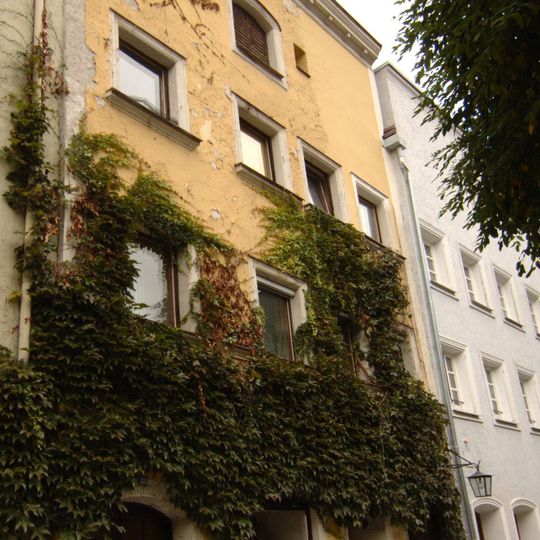 Wohn- und Geschäftshaus