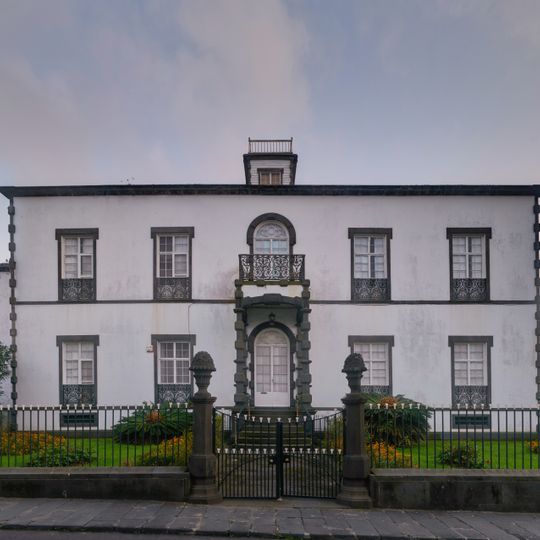 Prédio na Rua Margarida de Chaves, 28