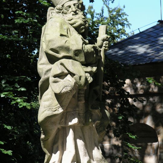 Socha svatého Prokopa na mostě k hradu Valdštejn