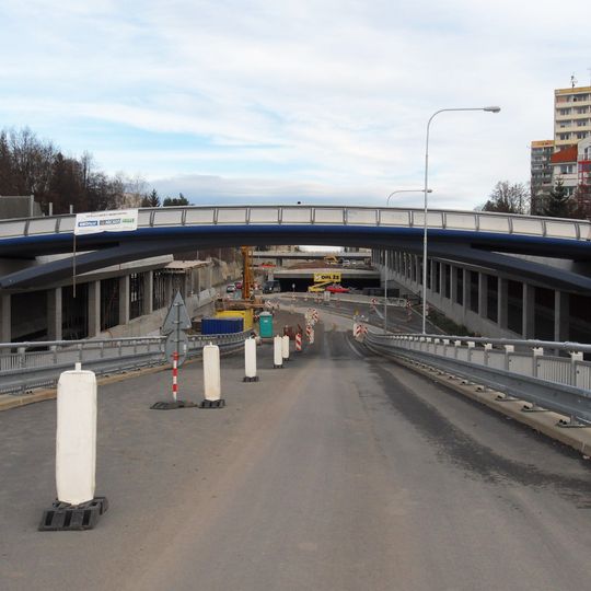 Lávka přes ulici Žabovřeskou u Korejské ulice