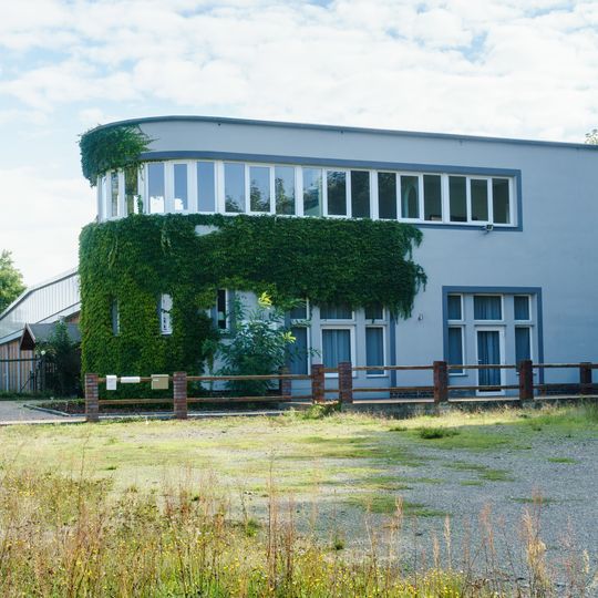 Hangar einer Kaserne Zum Fliegerhorst 13