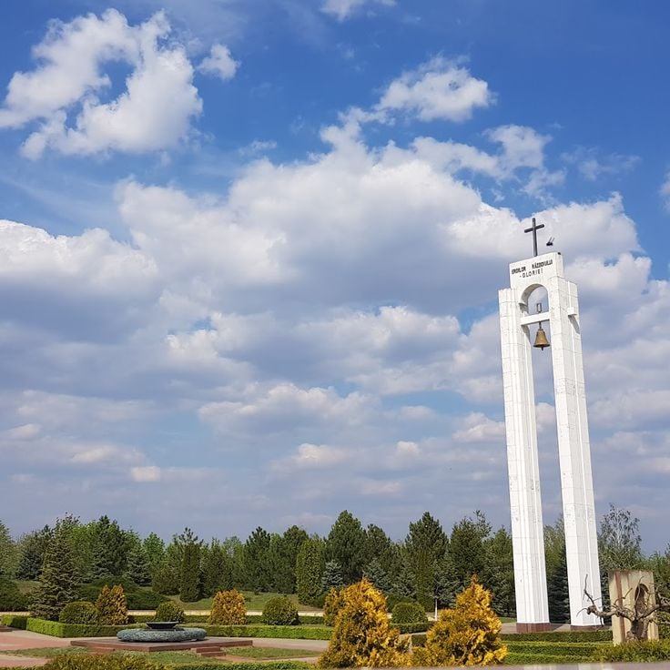 Șerpeni minneskompleks