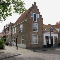 Pandje met gesausde trapgevel