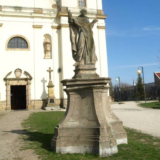 Socha svatého Vincence Ferrerského před kostelem Nanebevzetí Panny Marie v Uherském Brodu