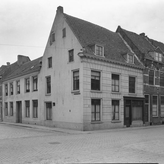 Voorstraat 1, Buren