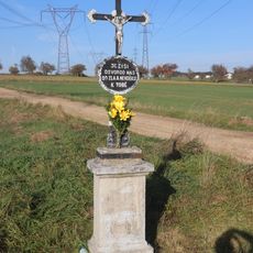 Kříž u silnice jižně od Valče