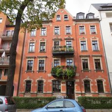 Mietshaus in geschlossener Bebauung mit Vorgarten Agricolastraße 4