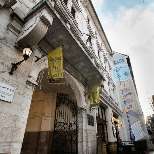 Hotel Gozsdu Court
