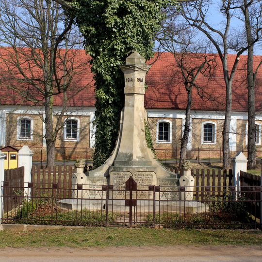 Pomník padlým v Chrášťanech