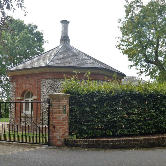 Lodge To Southcott House