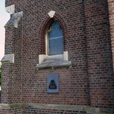 Monument bij de St.‐Petrus en Pauluskerk