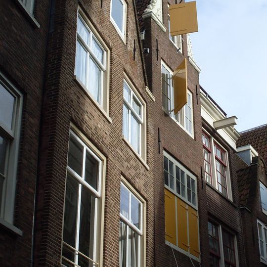 Pand met gevel onder punttop