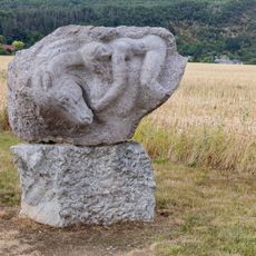 Plastika Zasněný mramor na Cestě mramoru v Dobřichovicích