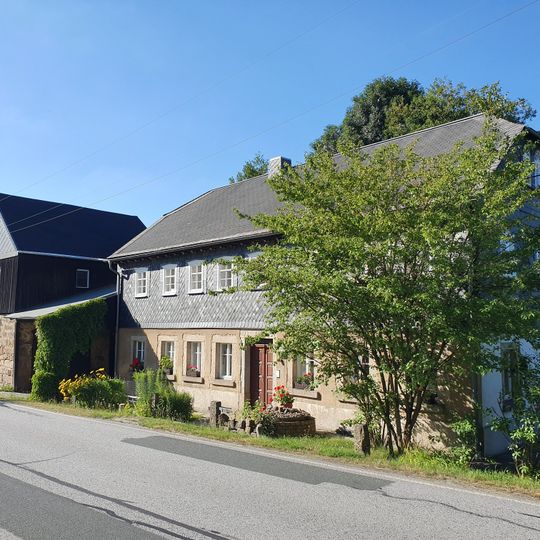 Wohnhaus und Scheune Dresdener Straße 28