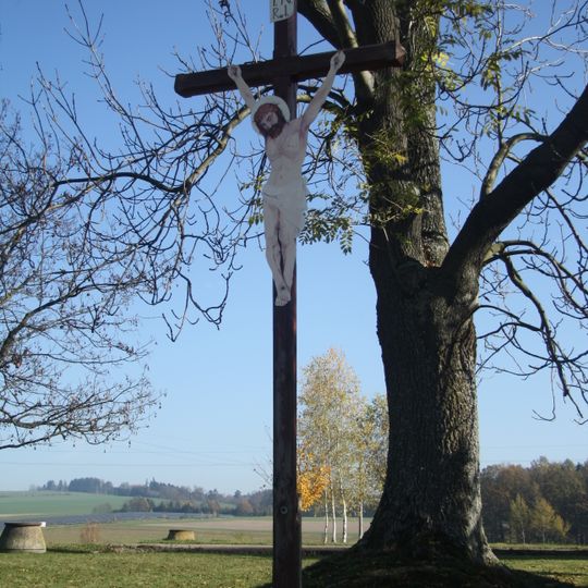 Kříž u hřbitova v Lukavici