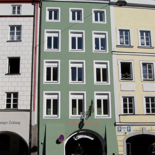 Wohn- und Geschäftshaus