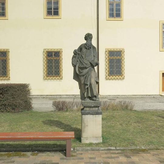 Socha před muzeem v Chomutově