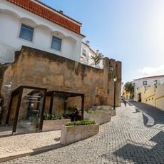 Troços ainda existentes da antiga muralha da vila de Cascais