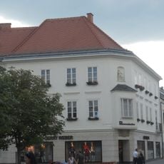 Wohn- und Geschäftshaus