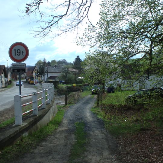 Most silnice II/185 přes Merklínku v Chocomyšli