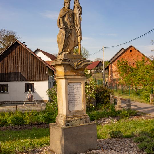 Socha sv. Václava na návsi v Střevači