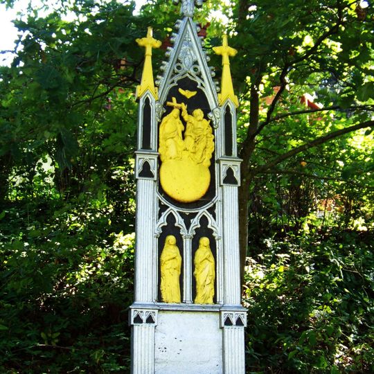 Kříž u Suchomelova mlýna východně od Slavňovic