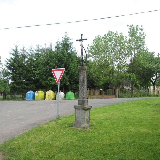 Kříž v Lažánkách u rozcestí