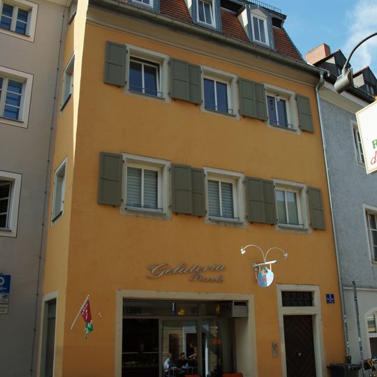 Wohn- und Geschäftshaus