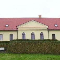 Kaštieľ Medné, kaštieľ