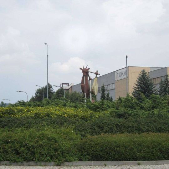 Socha dud na kruhovém objezdu v Písecké ulici ve Strakonicích