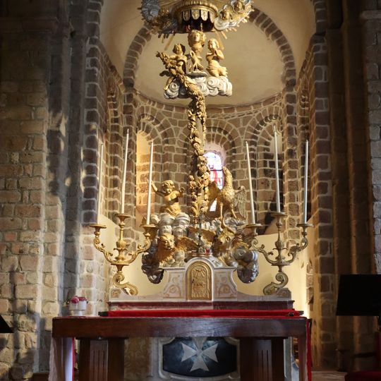 High altar of Église Saint-Martin de Tremblay