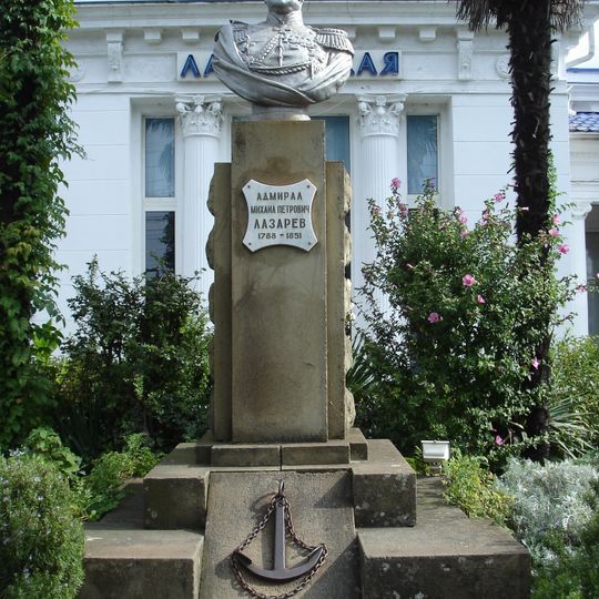 Mixail Lazarev yodgorligi Sochi