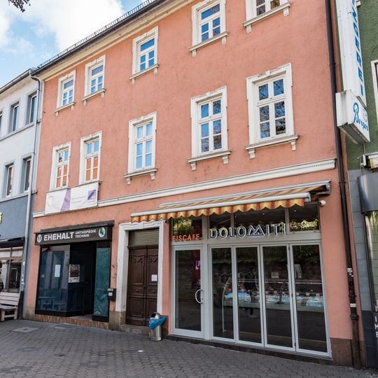 Wohn- und Geschäftshaus