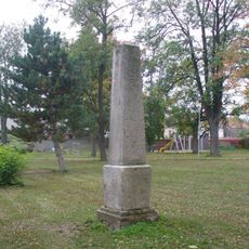 Památník v parku v ulici Za Školou v Plaňanech